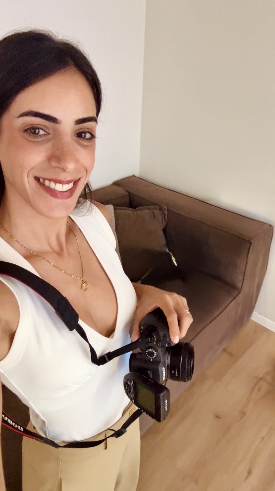 בראל לנגר גרוס עם המצלמה